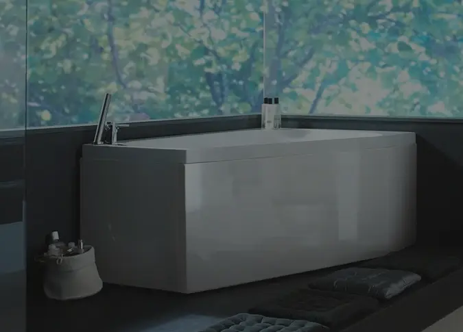 Installere og montere massasjebadekar